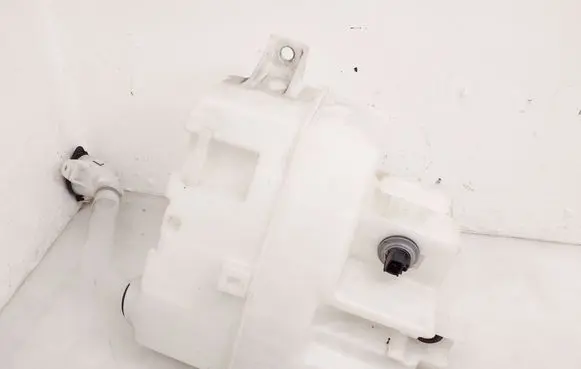 Lexus ES 300h (7th Gen) Windshield washer fluid reservoir/tank 060851626