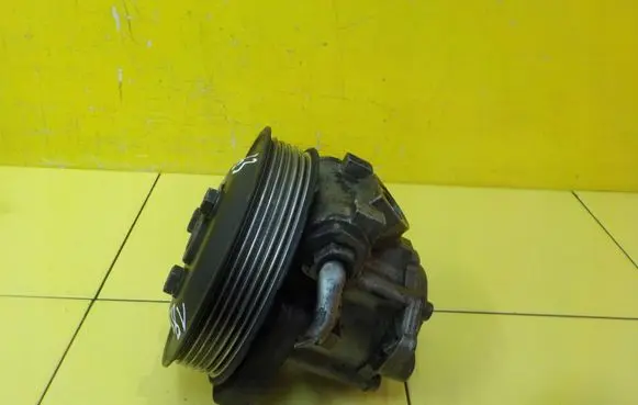 BMW 3 E90 E91 Power steering pump N47