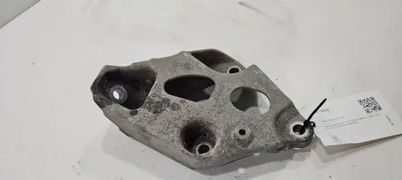 BMW 2 F22 F23 Engine mounting bracket 22116859415