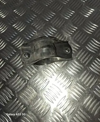 Dodge Charger Sway bar bush bracket, front 