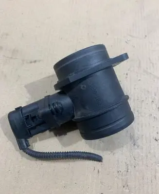 Volkswagen Golf V Mass air flow meter 038906461B 0281002531