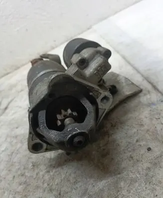 Volkswagen PASSAT B5 Starter motor 1005821933