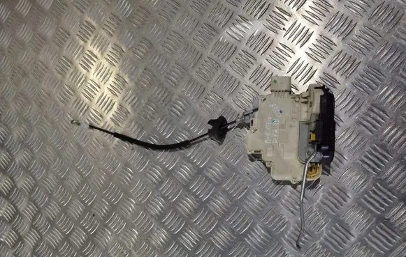 Audi A8 S8 D3 4E Front door lock ja64f2837016