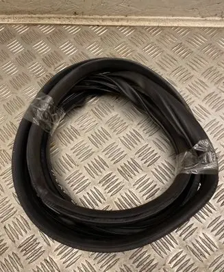 Honda CR-V Front door rubber seal 