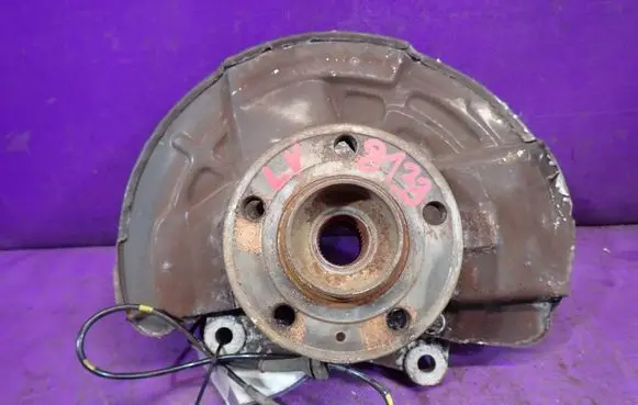 Volvo S60 Front wheel hub spindle knuckle