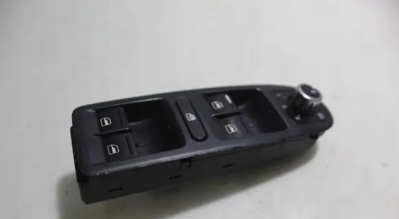Volkswagen Golf VI Electric window control switch