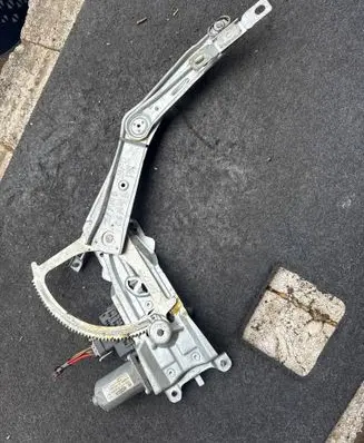 Opel Zafira B Front door window regulator with motor 0146B01399 994887102
