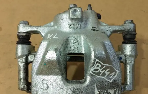 Toyota Yaris Cross Front brake caliper L84613