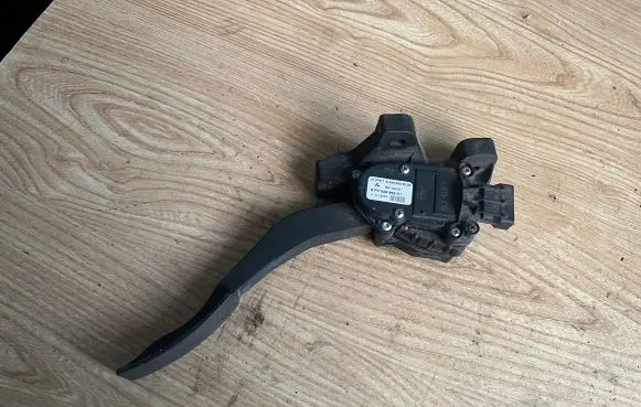 Mitsubishi Colt CZ3 Accelerator throttle pedal A4543000204 MIN125791 6PV00886601