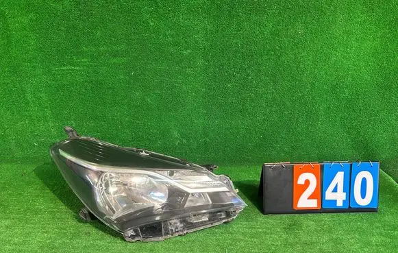 Toyota Yaris Headlight/headlamp