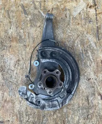 BMW 5 G30 G31 Front wheel hub 6884382