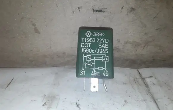 Volkswagen Golf III Other relay 111953227D