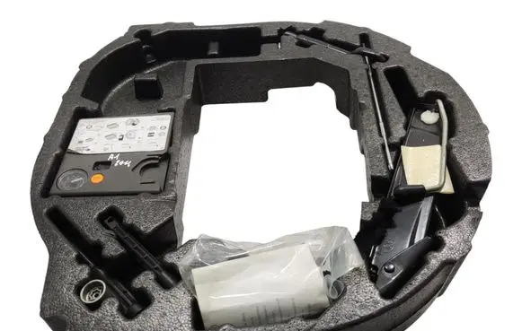 Audi A1 Tool set 8X0012109