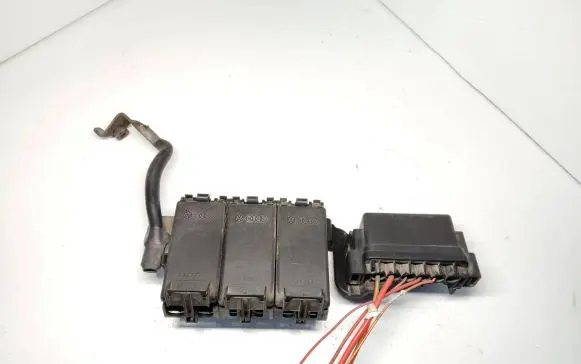 Volkswagen Polo IV 9N3 Fuse module 5Z0937548C