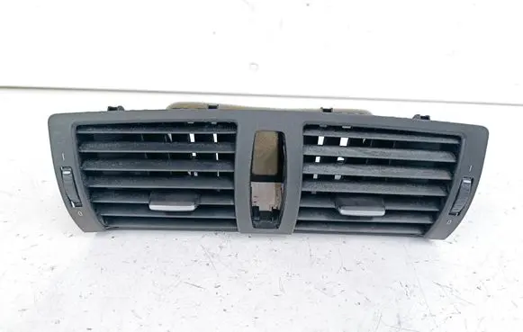 BMW 1 E82 E88 Dash center air vent grill 7059189