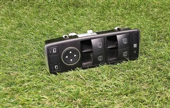 Mercedes-Benz E W212 Electric window control switch A2049055302 10021550