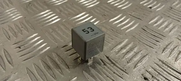 Volkswagen PASSAT B6 Other relay 141951253B