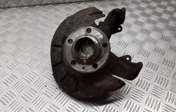 Skoda Fabia Mk2 (5J) Front wheel hub spindle knuckle