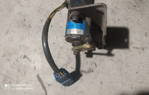 Opel Omega B2 Accelerator pedal position sensor 09129106