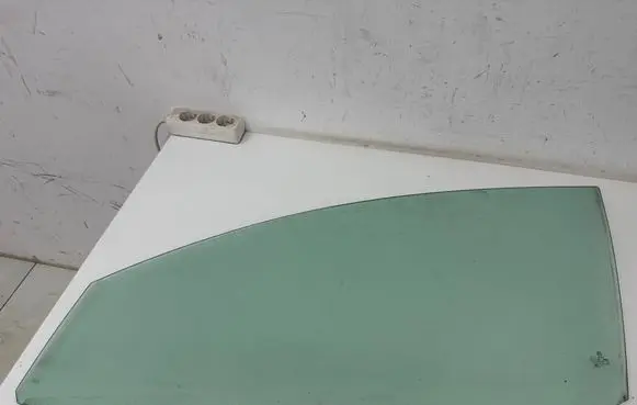 Volkswagen PASSAT B6 Front door window glass four-door 43R00082 A011404