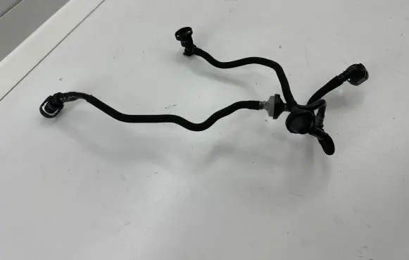 Audi S5 Breather/breather pipe/hose 06M103217