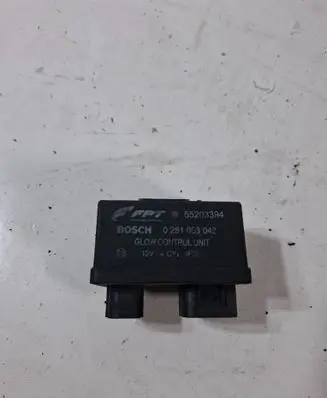 Alfa Romeo Giulietta Glow plug pre-heat relay 0281003043