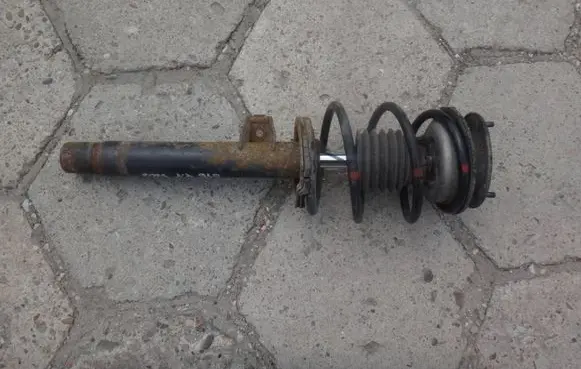 BMW 3 E46 Front shock absorber with coil spring 1096852