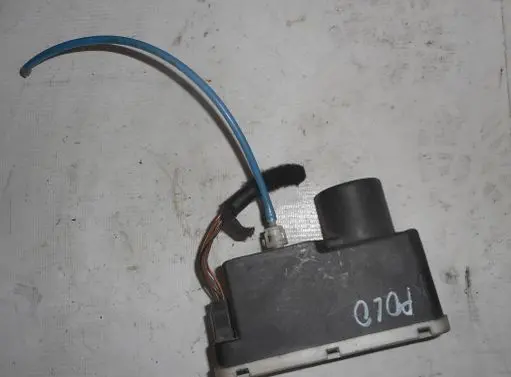 Volkswagen Golf III Central locking vacuum pump 1H0962257D