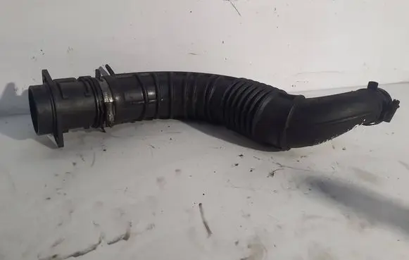 Nissan Qashqai+2 Turbo air intake inlet pipe/hose 8200500384