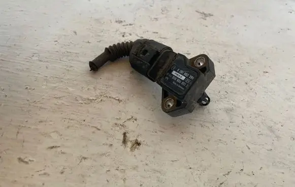 Volkswagen Golf V Air pressure sensor 038906051B 0281002399