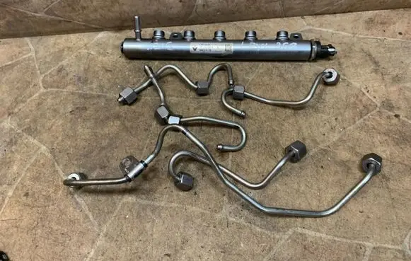 Mercedes-Benz C W205 Fuel main line pipe 175216420R