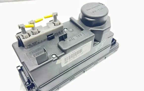 Mercedes-Benz SLK R170 Central locking vacuum pump 1708000648