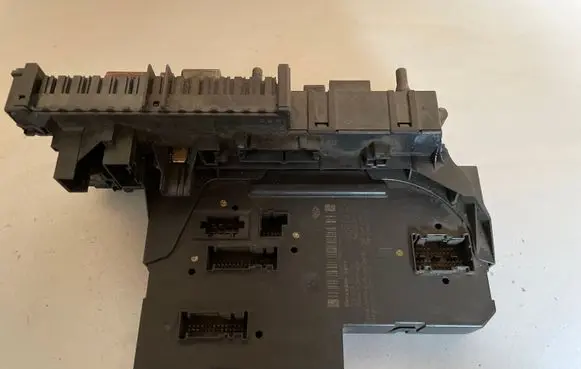 Mercedes-Benz E W212 SAM control unit 2129003702