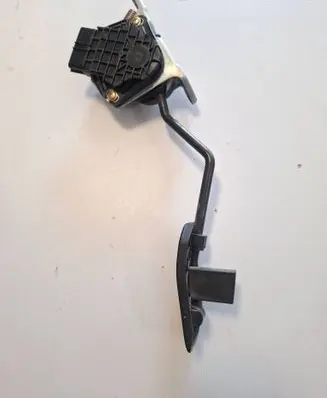 Nissan X-Trail T30 Accelerator throttle pedal 18002AU610 1988000060 11C13