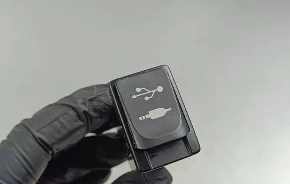 Toyota GT 86 USB socket connector 86257CA000 180226191012