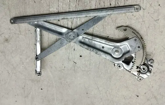 Toyota Hilux (N140, N150, N160, N170) Front door manual window regulator 