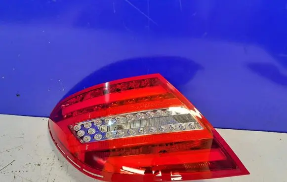 Mercedes-Benz C W204 Rear/tail lights 2049060603