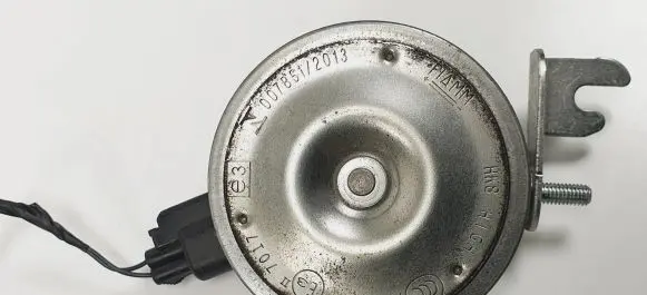 Land Rover Discovery 4 - LR4 Horn signal BJ32-13832-CB