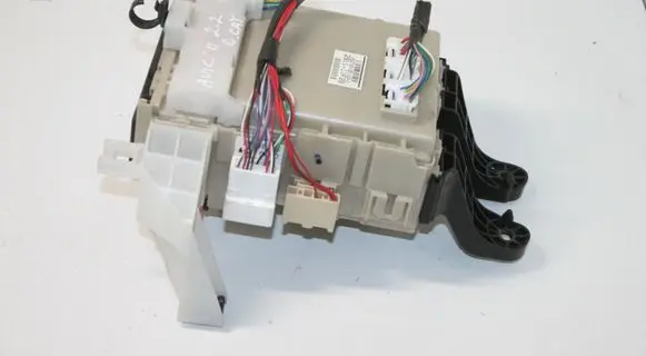 Toyota Avensis T270 Fuse box set 8273005140D