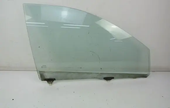 Toyota Yaris Verso Front door window glass four-door 