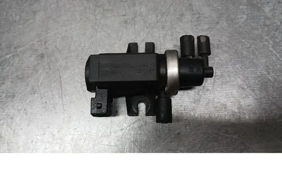 Volvo S40, V40 Vacuum valve 30618057