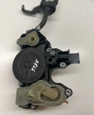 Volkswagen Tiguan Oil breather separator 06K103495AN