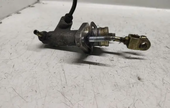 Honda CR-V Clutch master cylinder
