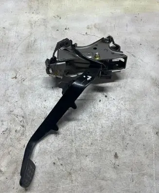 Toyota Corolla Verso AR10 Clutch pedal 