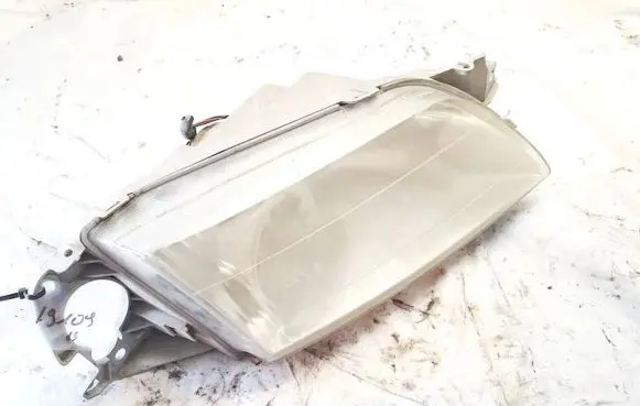 Mazda Premacy Headlight/headlamp 90733100 907-33100