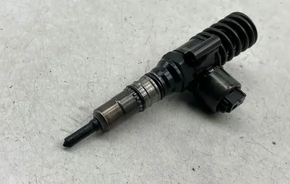 Volkswagen Golf Plus Fuel injector 03G130073G