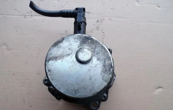 Renault Megane III Vacuum pump 