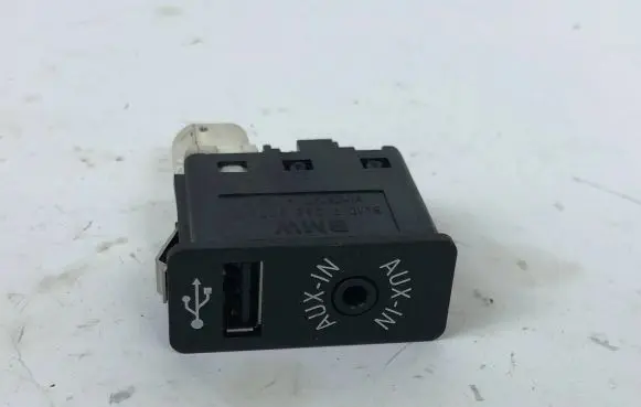 BMW X3 F25 USB socket connector 9266607