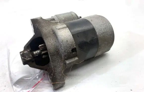Renault Clio III Starter motor 8200369521
