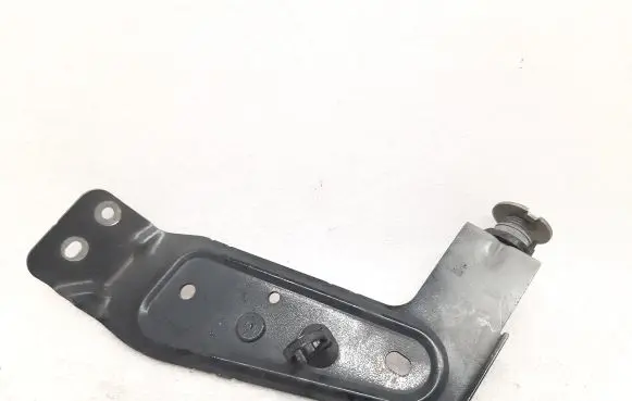 Volvo XC90 Headlight/headlamp mounting bracket